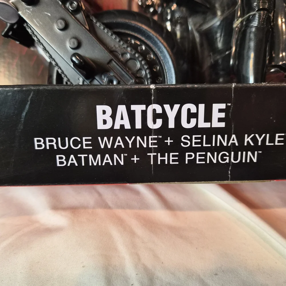 DC Batman, Batcycle, Batman, Bruce, Selina, Penguin